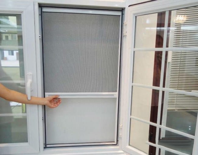 cua-luoi-chong-muoi-dang-cuon-1