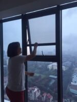 Cửa lưới chống muỗi tự cuốn 2