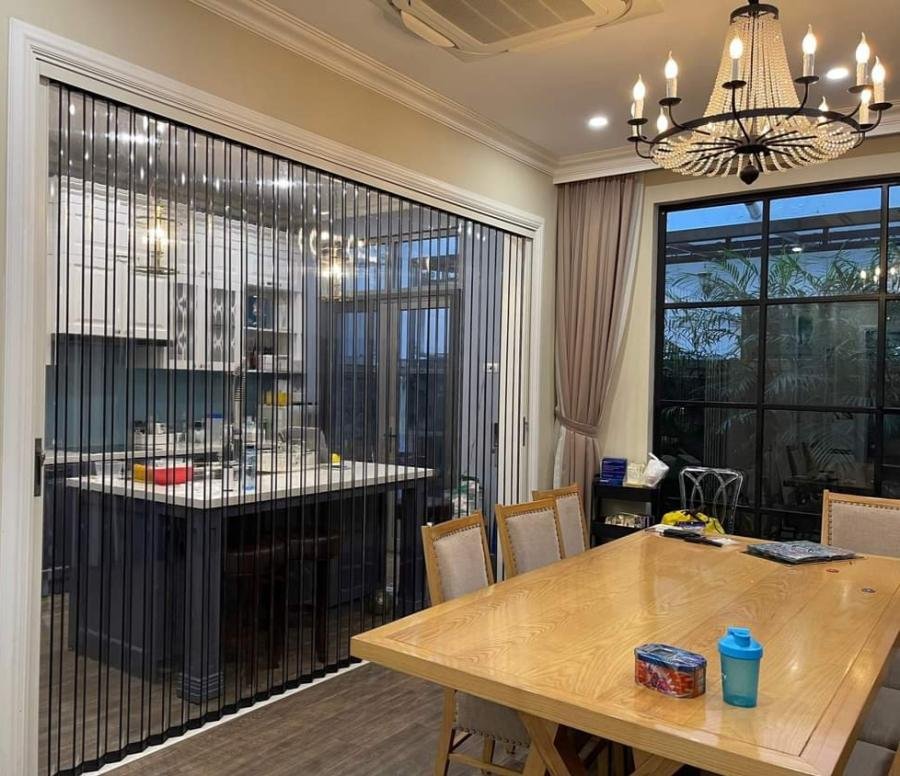 Cửa xếp ngăn phòng lá nhựa cao cấp – Siêu thị Hoà Phát